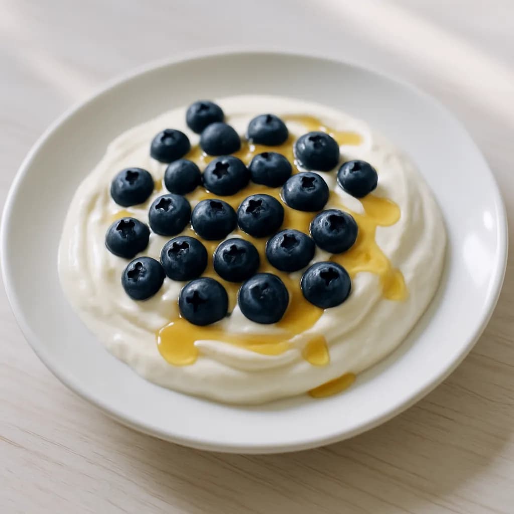 Skyr z borówkami i miodem
